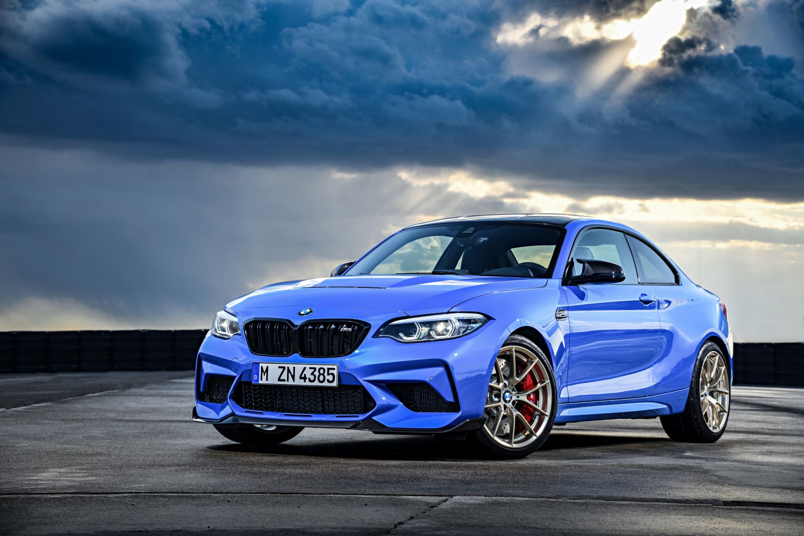 The New BMW M2 CS ส่งความเร็วเร้าใจเต็มพิกัดจากสนามแข่งสู่ท้องถนน เริ่ม